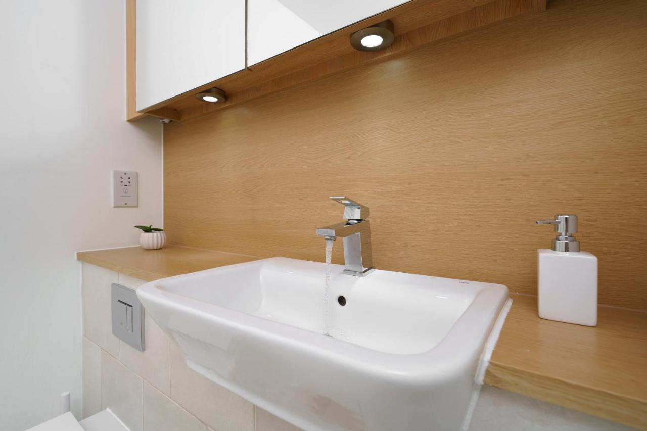 Stylish Fully-Equipped One Bedroom Apartment With Extra Sofa Bed, Free Secure Parking, Onsite Gym, 24Hr Security & Concierge Londýn Exteriér fotografie