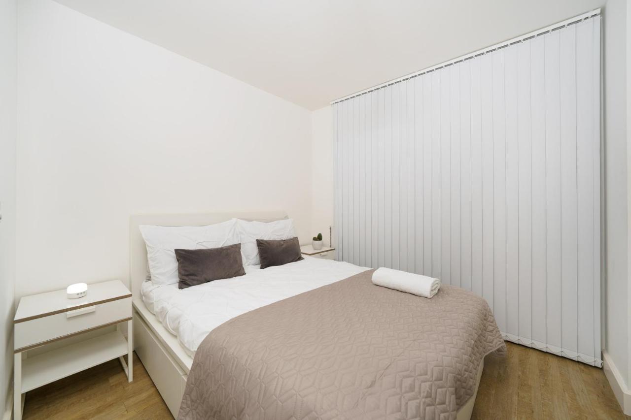 Stylish Fully-Equipped One Bedroom Apartment With Extra Sofa Bed, Free Secure Parking, Onsite Gym, 24Hr Security & Concierge Londýn Exteriér fotografie
