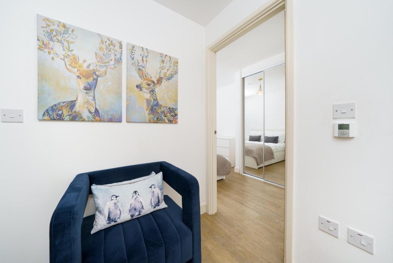 Stylish Fully-Equipped One Bedroom Apartment With Extra Sofa Bed, Free Secure Parking, Onsite Gym, 24Hr Security & Concierge Londýn Exteriér fotografie